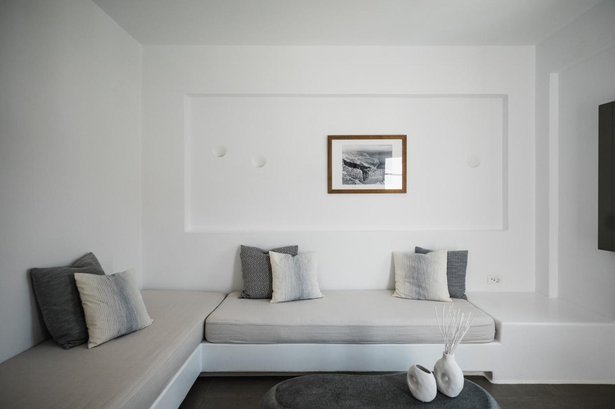Amphitrite Suites Santorini Vothon Exterior photo